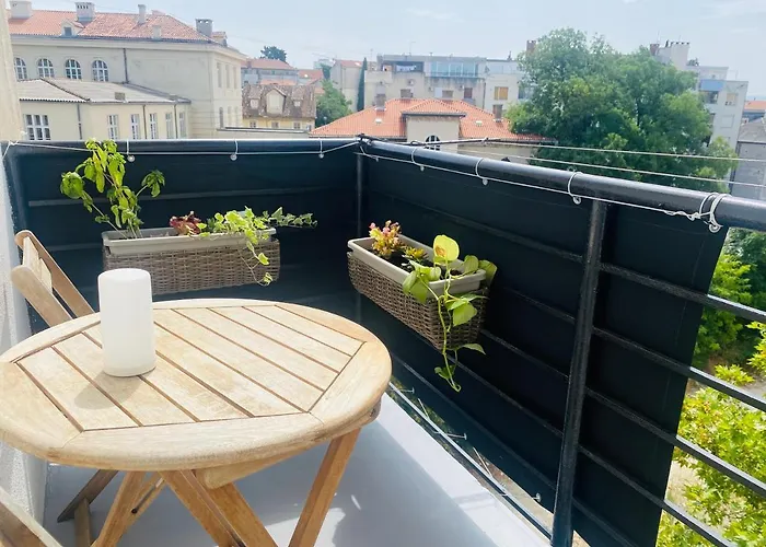 Apartament Antique *