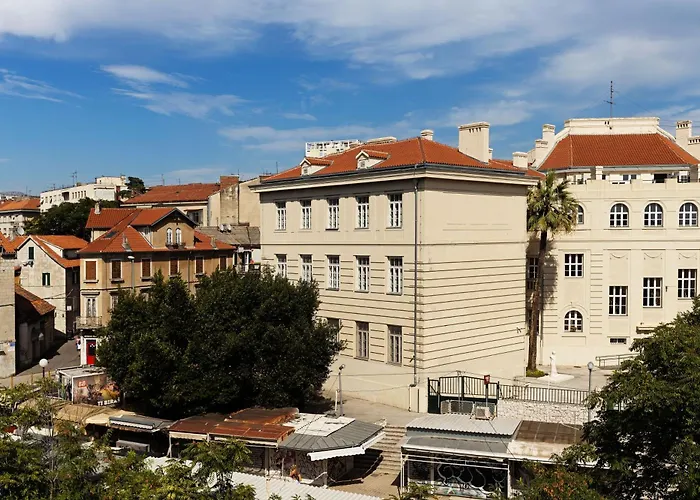 Apartament Antique *