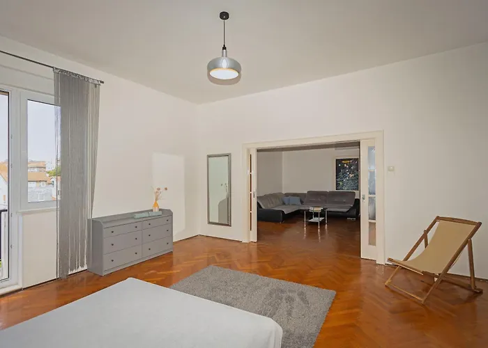 Apartament Antique *
